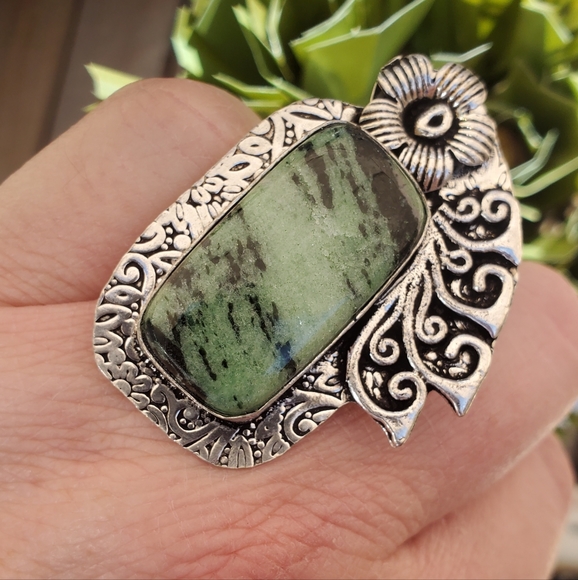 New Ruby Zoisite Carved 925 Silver Statement Ring. - Picture 11 of 16